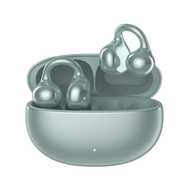 How do ear clip earphones ensure a secure fit during vigorous exercise thanks to their lightweight structure and ergonomic clamping force?